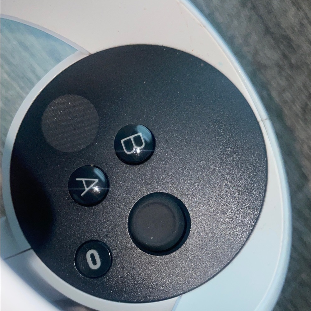 Oculus White VR Controllers - Picture 4 of 5